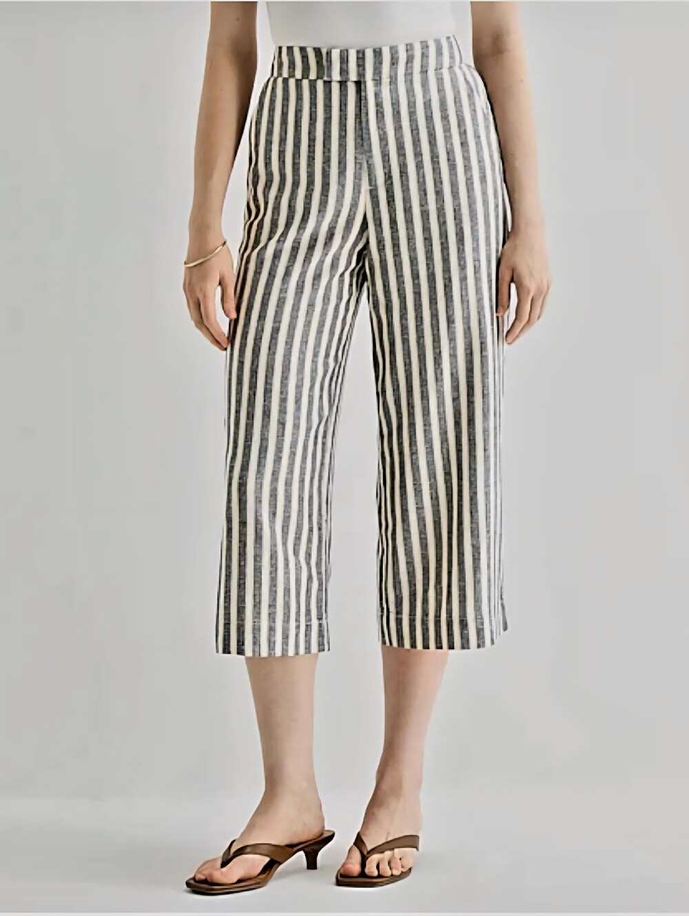 A.N.A Women's Cropped Style Pants